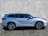 Used 2021 Toyota Highlander XLE image 4