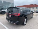 New 2025 Chrysler Pacifica Select image 3