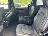 Used 2025 Chrysler Pacifica Select image 6