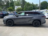 New 2025 Toyota Highlander XSE image 2