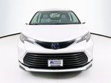 Used 2022 Toyota Sienna XLE image 2