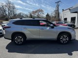 Used 2022 Toyota Highlander XLE image 2