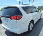 Used 2018 Chrysler Pacifica Touring-L image 5