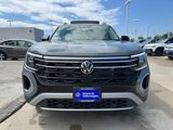 New 2025 Volkswagen Atlas Peak Edition SE image 4