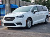Used 2023 Chrysler Pacifica Touring-L image 3