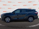 Used 2021 Toyota Highlander XLE image 2