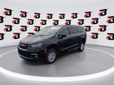 Used 2025 Chrysler Pacifica Select image 4