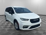 New 2026 Chrysler Pacifica Select image 4