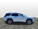 New 2025 Nissan Pathfinder Platinum image 2