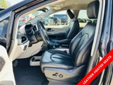 Used 2023 Chrysler Pacifica Touring-L image 3