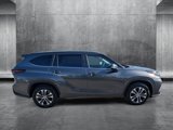 Used 2024 Toyota Highlander XLE image 4