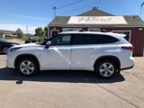 Used 2020 Toyota Highlander LE image 2