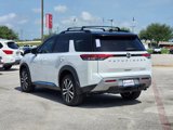 New 2025 Nissan Pathfinder Platinum image 4