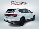 New 2025 Volkswagen Atlas Peak Edition SE image 3