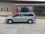 Used 2020 Dodge Grand Caravan SE image 2