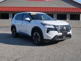 Used 2024 Nissan Rogue SV image 3