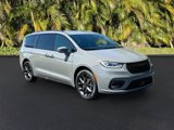 Used 2022 Chrysler Pacifica Touring-L w/ S Appearance Package image 2