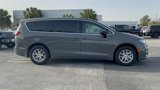 New 2025 Chrysler Pacifica Select image 2