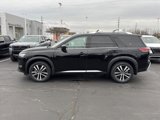 New 2025 Nissan Pathfinder Platinum image 3