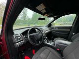 Used 2018 Ford Explorer XLT image 5