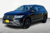 Used 2024 Volkswagen Tiguan SE image 2