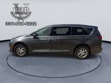Used 2020 Chrysler Pacifica Touring-L image 4