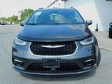 Used 2023 Chrysler Pacifica Limited image 3