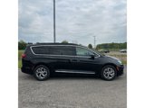 Used 2023 Chrysler Pacifica Limited image 3