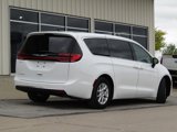 Used 2023 Chrysler Pacifica Touring-L image 3