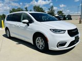 Used 2023 Chrysler Pacifica Touring-L image 2
