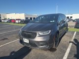Used 2022 Chrysler Pacifica Limited w/ Uconnect Theater Family Group image 4