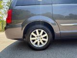 Used 2015 Chrysler Town & Country Touring w/ Driver Convenience Group image 4