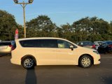 Used 2023 Chrysler Voyager LX image 5