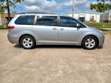 Used 2017 Toyota Sienna LE image 2