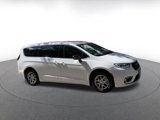 Used 2024 Chrysler Pacifica Touring-L image 2