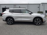 New 2025 Mitsubishi Outlander SE image 3