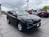 Used 2022 Toyota Highlander LE image 3