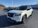 New 2025 Nissan Pathfinder Platinum image 3