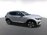 Used 2024 Volvo XC40 B5 Core image 2