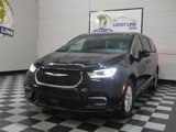 Used 2025 Chrysler Pacifica Select image 4