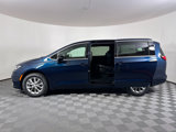 New 2025 Chrysler Pacifica Select image 4