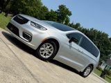 Used 2024 Chrysler Pacifica Touring-L image 3