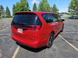 Used 2025 Chrysler Pacifica Limited image 6