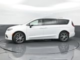 New 2026 Chrysler Pacifica Pinnacle image 4