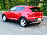 Used 2022 Volvo XC40 T5 Momentum image 3