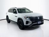 Used 2024 Volkswagen Atlas Peak Edition SE image 3