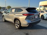 Used 2023 Toyota Highlander XLE image 3