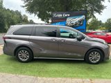 Used 2021 Toyota Sienna XLE image 3