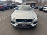 Used 2020 Volvo V60 T5 Cross Country image 3