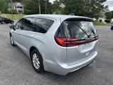 Used 2024 Chrysler Pacifica Touring-L image 3